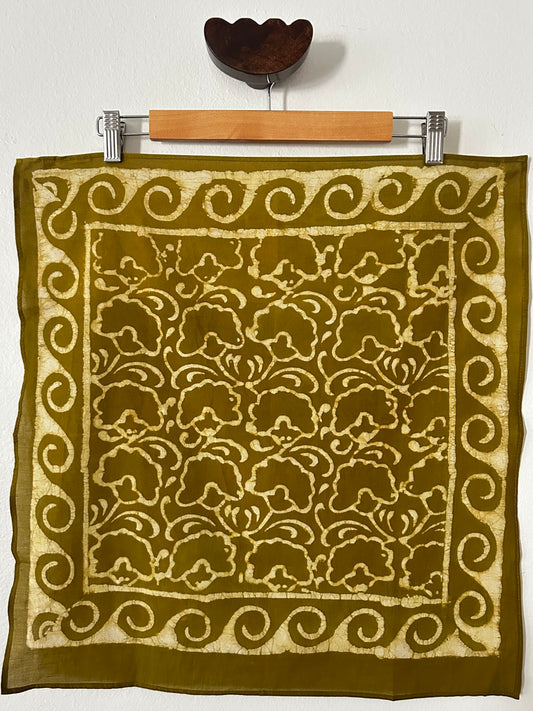 Green patterned fabric on a wooden hanger against a white background

100% cotton handmade green block print scarf by Anju