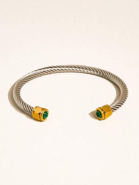 18K Gold Non-Tarnish Stone Braided Cuff

18K Gold Plating

Stainless Steel

Width:0.31in Opening

Width:2.64in

Lead-free, Nickel-safe

Hypoallergenic

Water Resistant