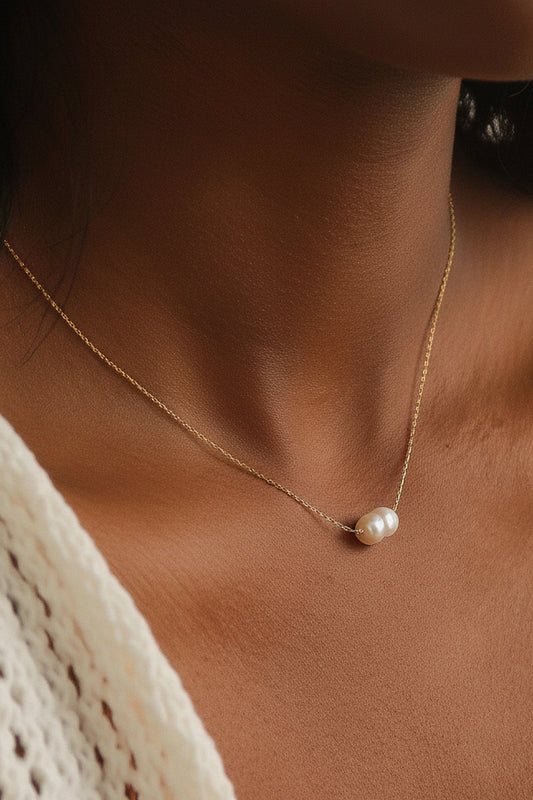 Minimal Natural Pearl Pendant Necklace