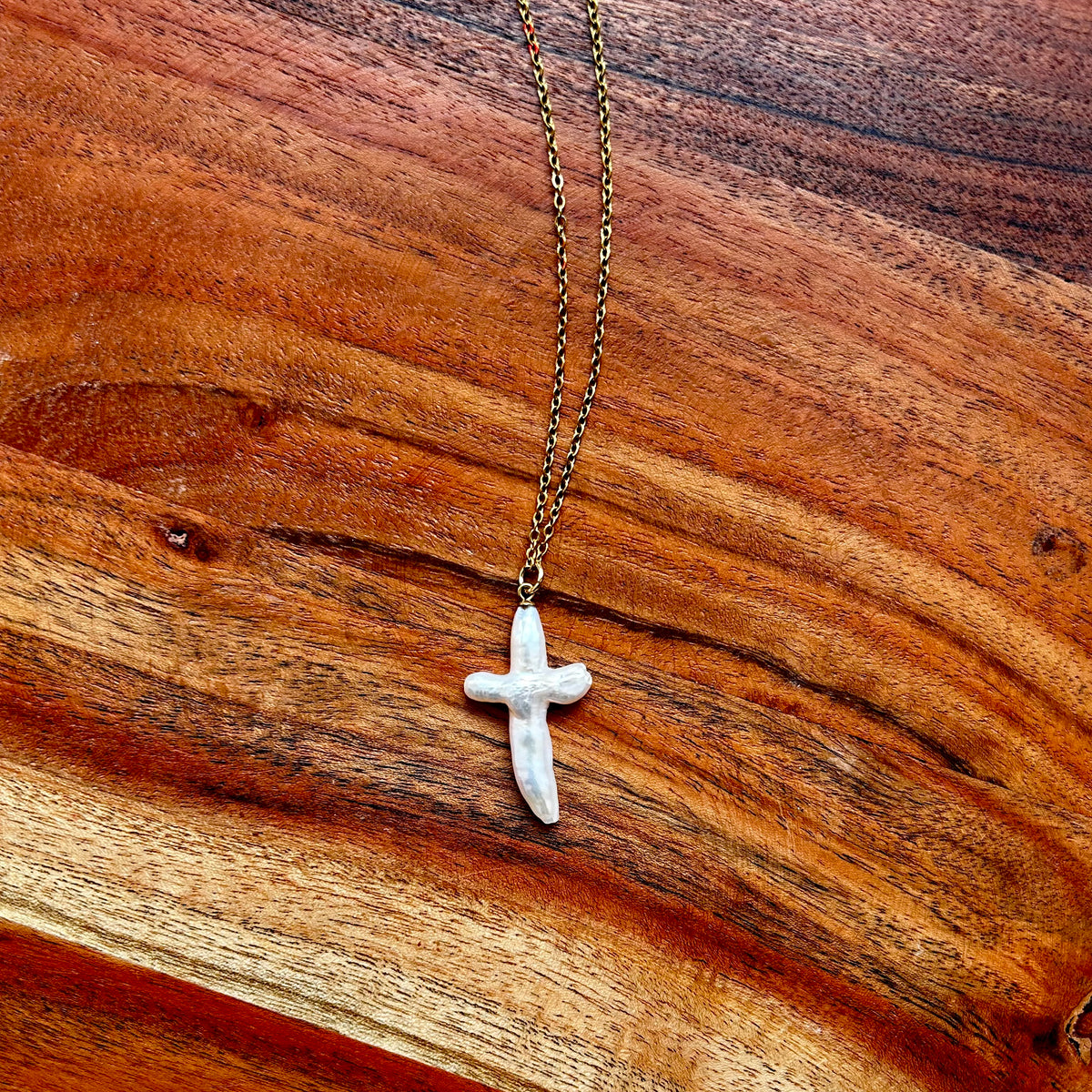 Pearl cross pendant necklace

Genuine freshwater pearl pendant

Gold plated necklace

Tarnish resistant
