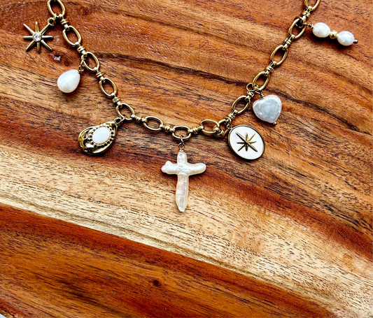Genuine fresh water pearl and gold plated charms

Gold plated necklace&nbsp;

Water / tarnish resistant&nbsp;